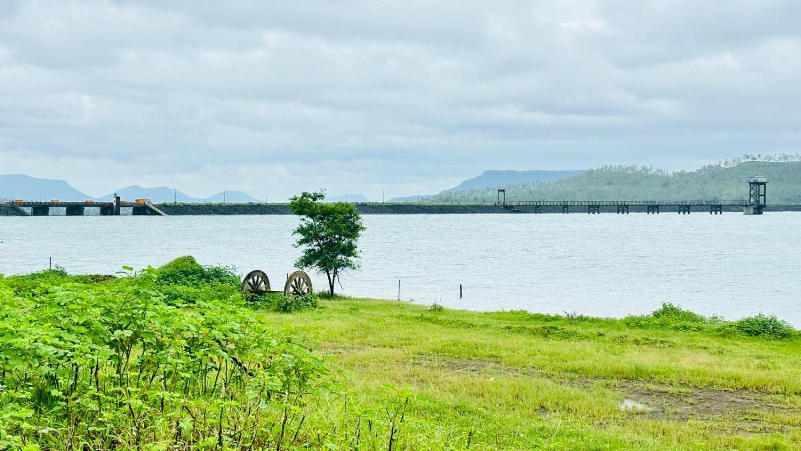 Hotel Mauli Agro Farm Dam View Resort Satara Bagian luar foto
